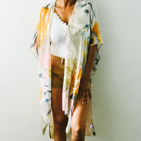 SOLD NWT Floral kimono One Size - Picture 4 of 5